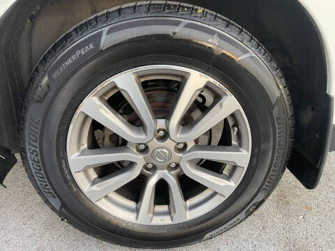 2016 Nissan Pathfinder SV