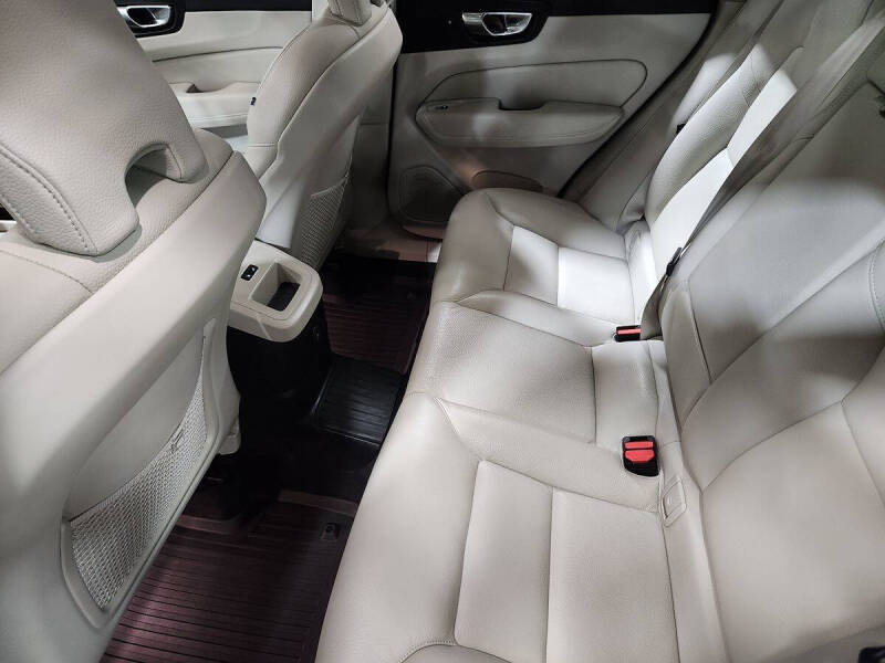 2023 Volvo XC60 Recharge T8 Plus Bright Theme