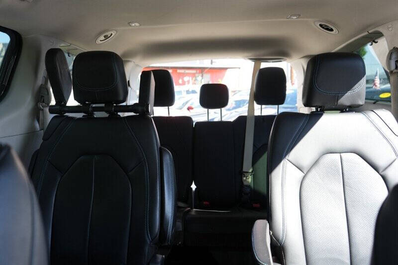 2021 Chrysler Pacifica Touring L