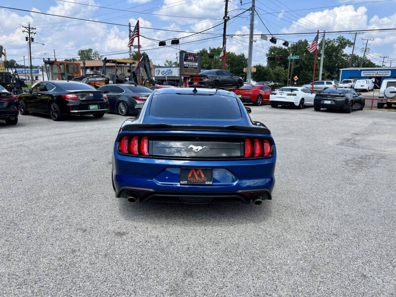 2022 Ford Mustang EcoBoost