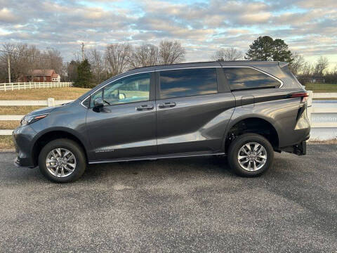 2025 Toyota Sienna LE 8-Passenger