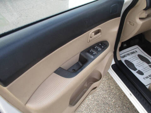 2009 Kia Rondo LX