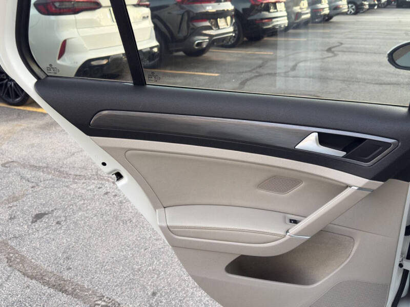 2019 Volkswagen Golf SE