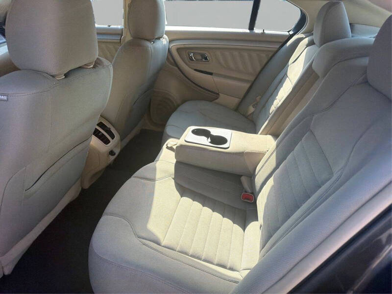 2018 Ford Taurus SE