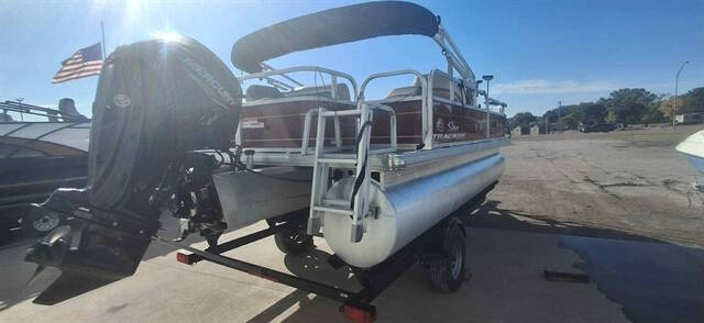 2022 Sun Tracker BARGE