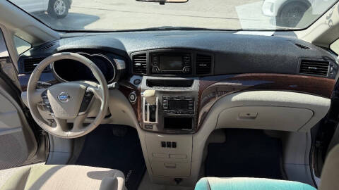 2017 Nissan Quest SV