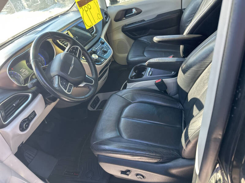 2017 Chrysler Pacifica Touring-L Plus