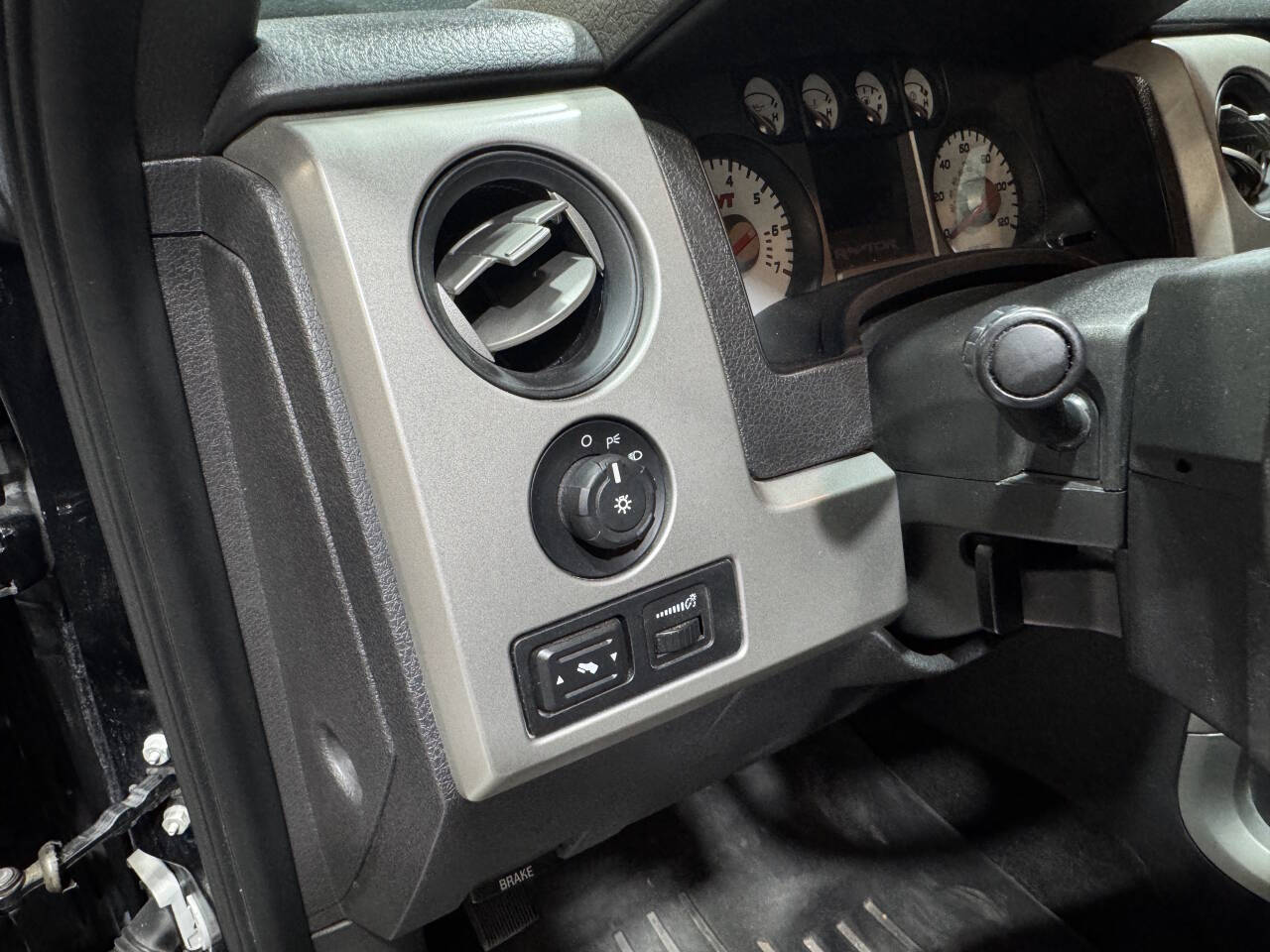 2010 Ford F-150 24