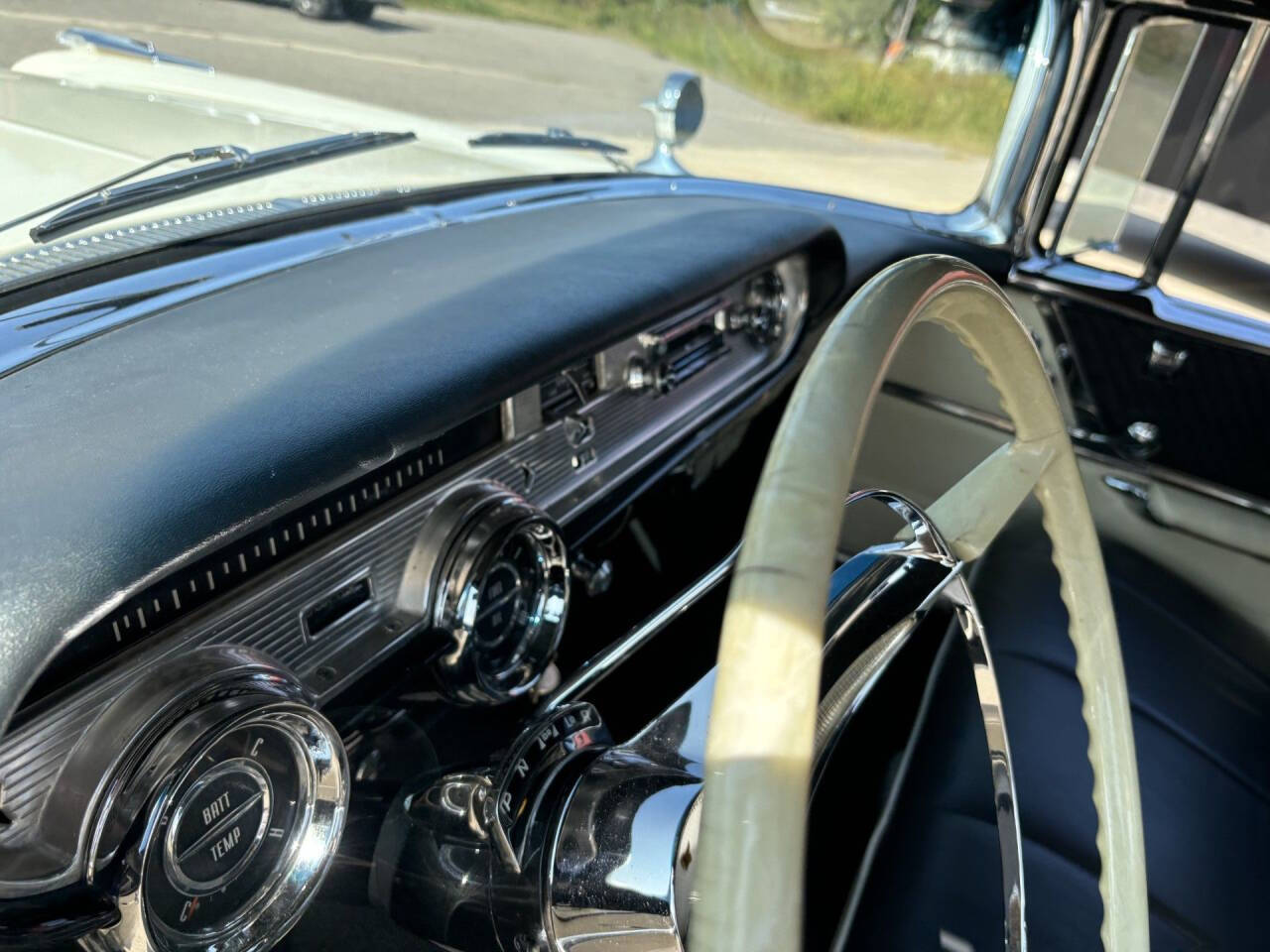 1957 Pontiac Bonneville 24