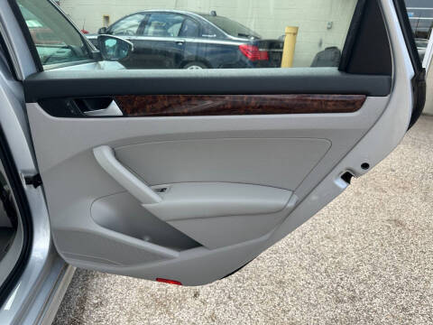 2012 Volkswagen Passat SEL