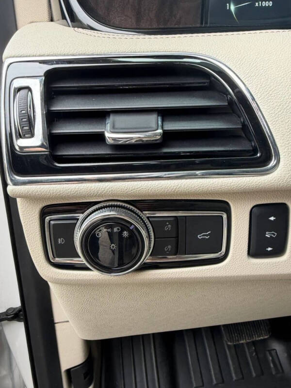2019 Lincoln Navigator Select