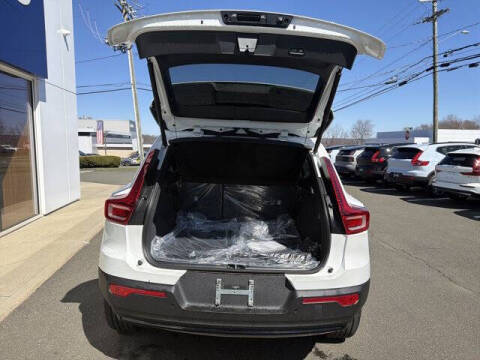 2026 Volvo XC40 B5 Plus