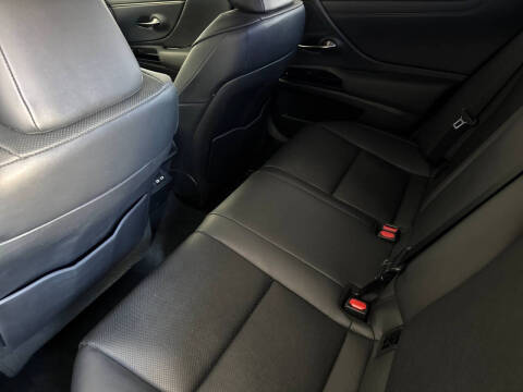 2022 Lexus ES 300h