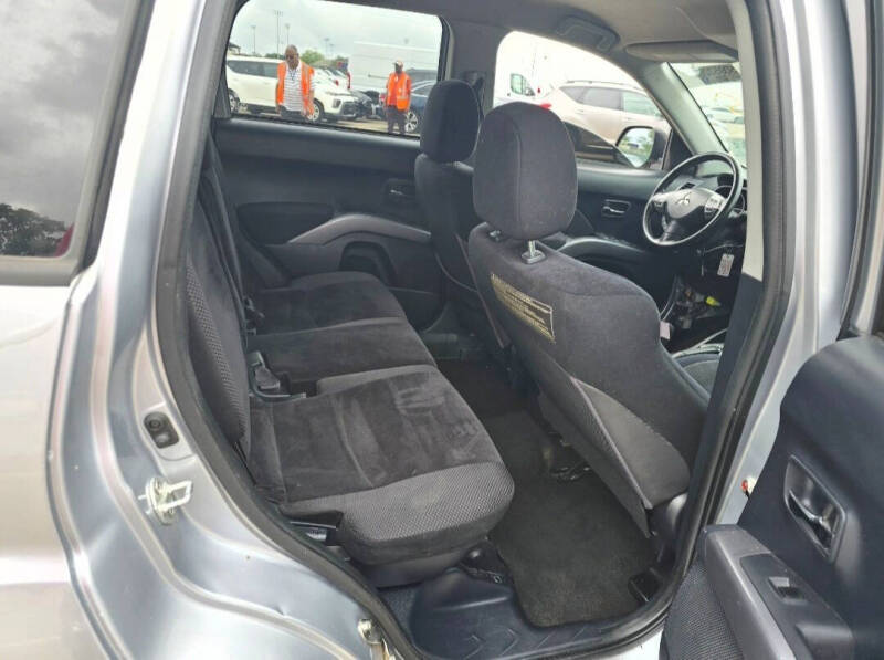 2012 Mitsubishi Outlander ES