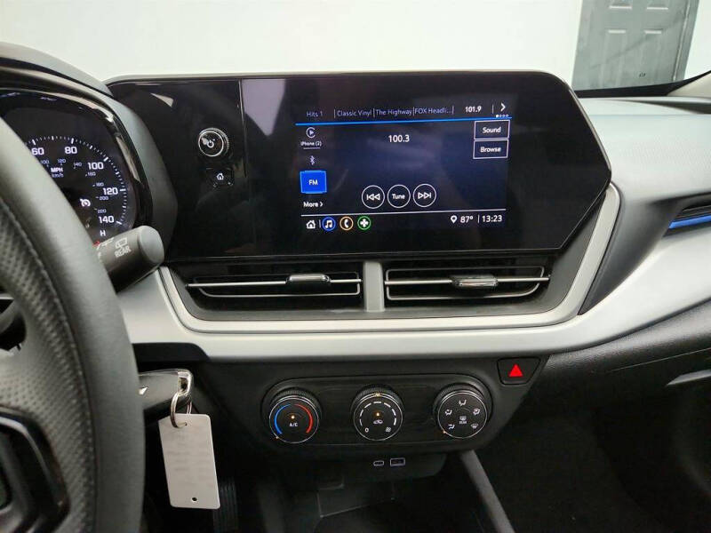 2025 Chevrolet Trax LS