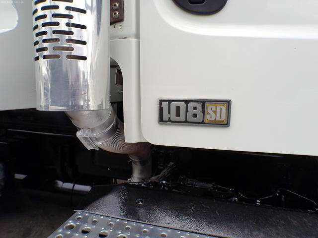 2015 Freightliner 108 SD