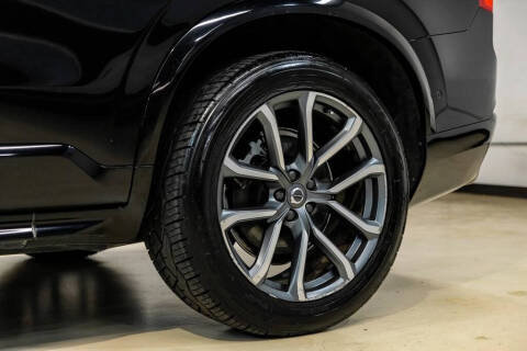 2017 Volvo XC90 T6 Momentum