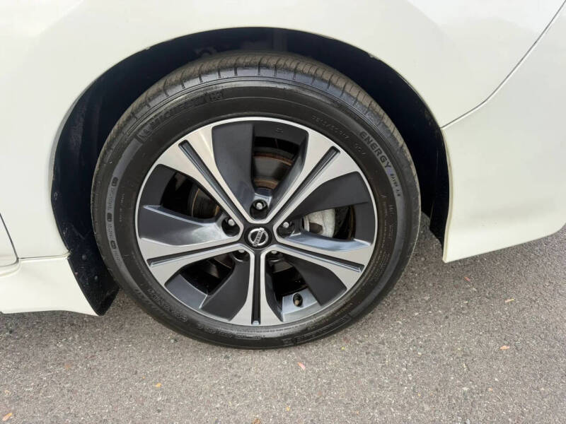 2022 Nissan LEAF SV