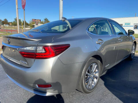 2016 Lexus ES 300h