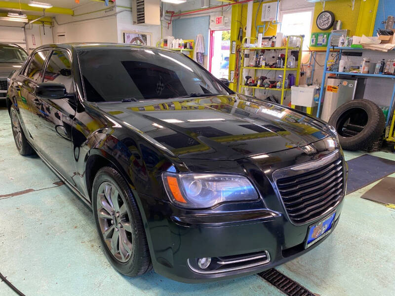 2014 Chrysler 300 S photo 8