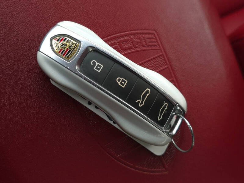 2020 Porsche Taycan Turbo