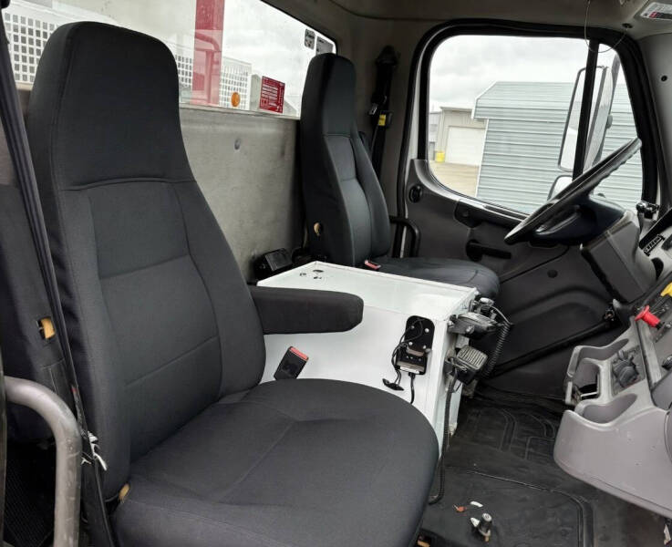 2012 Freightliner M2 106