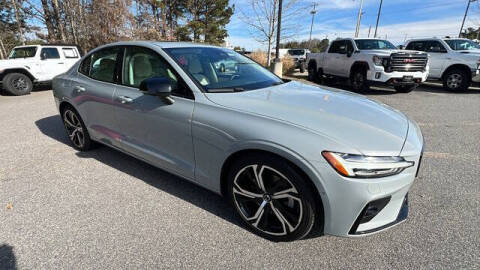 2024 Volvo S60 B5 Plus Dark Theme