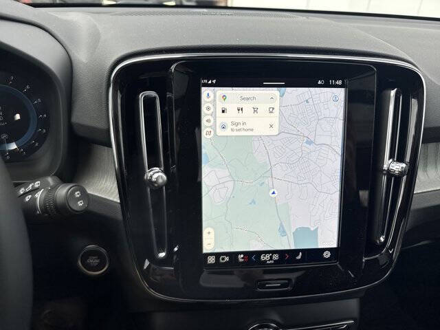 2025 Volvo XC40 B5 Ultra Bright Theme