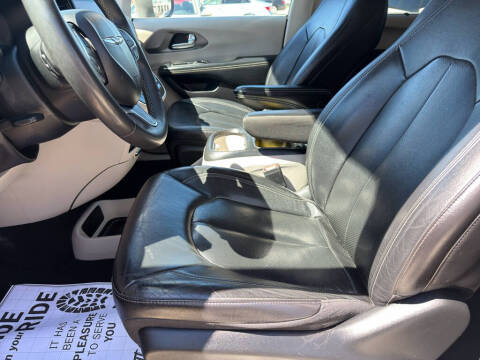 2022 Chrysler Pacifica Touring L