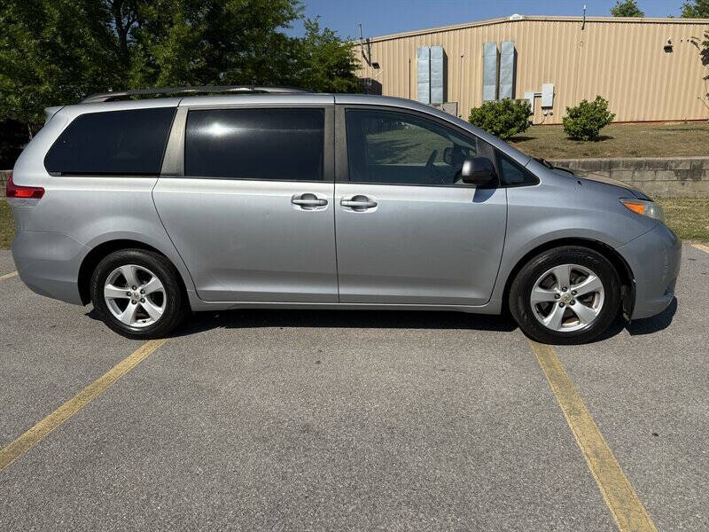 2013 Toyota Sienna LE 8-Passenger