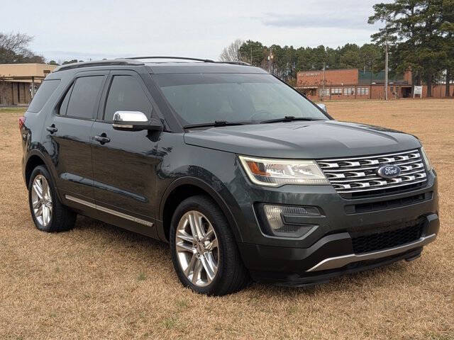 2016 Ford Explorer XLT's photo