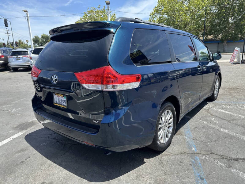 2012 Toyota Sienna XLE 8-Passenger