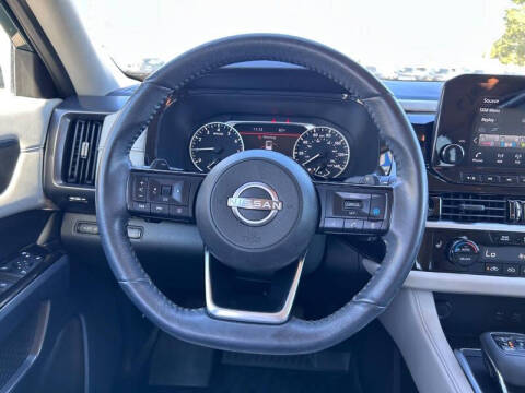 2022 Nissan Pathfinder SL