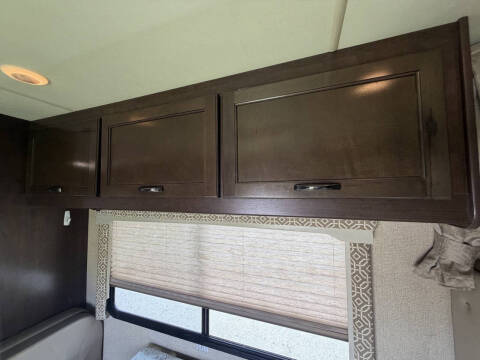 2017 Thor Motor Coach Freedom Elite