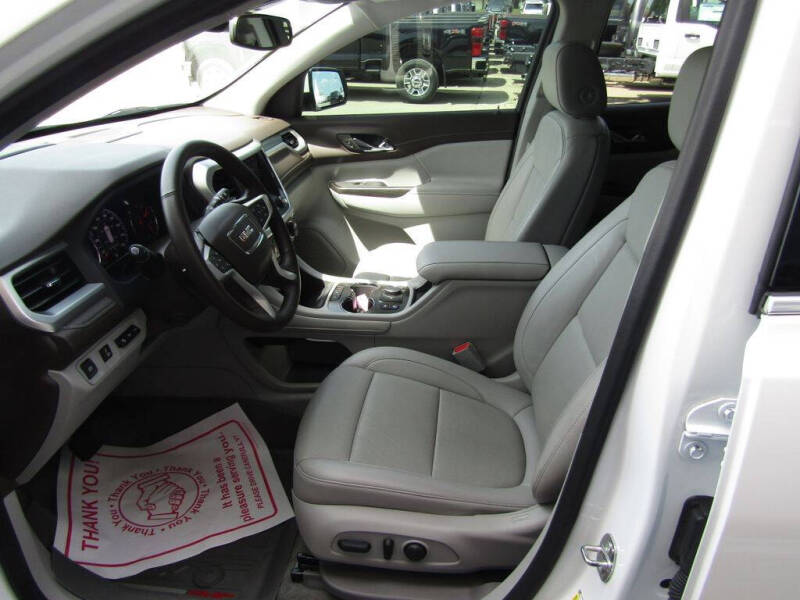 2023 GMC Acadia SLT