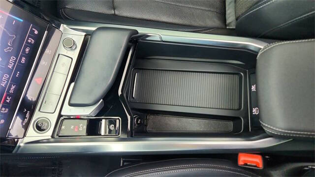 2022 Audi e-tron quattro Premium Plus