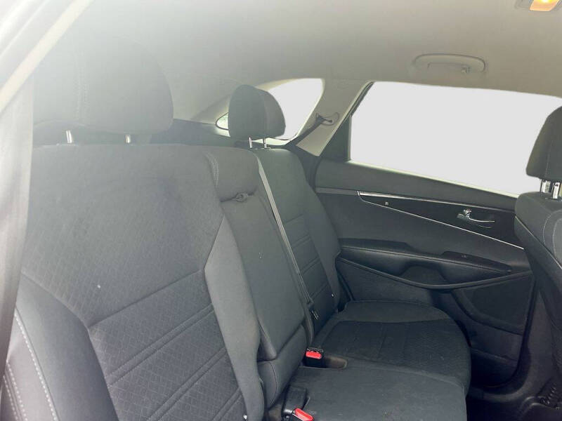 2019 Kia Sorento S V6