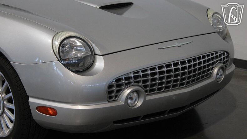 2004 Ford Thunderbird Deluxe