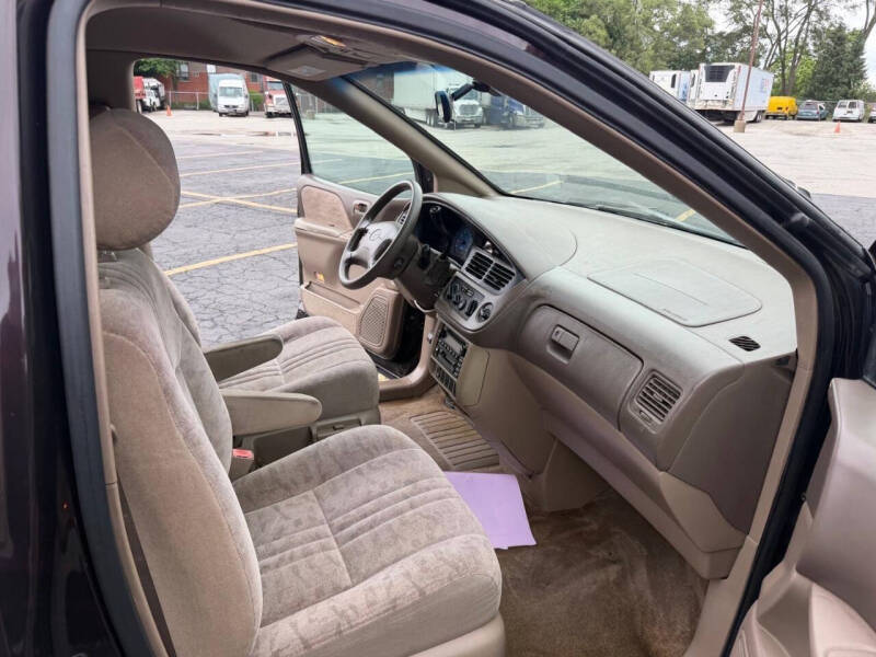 2003 Toyota Sienna LE