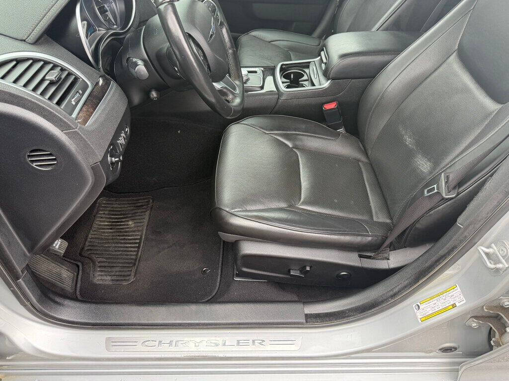2019 Chrysler 300 22