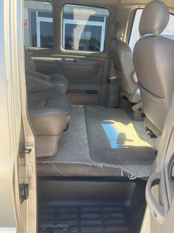 2001 Chevrolet Express G1500 LT
