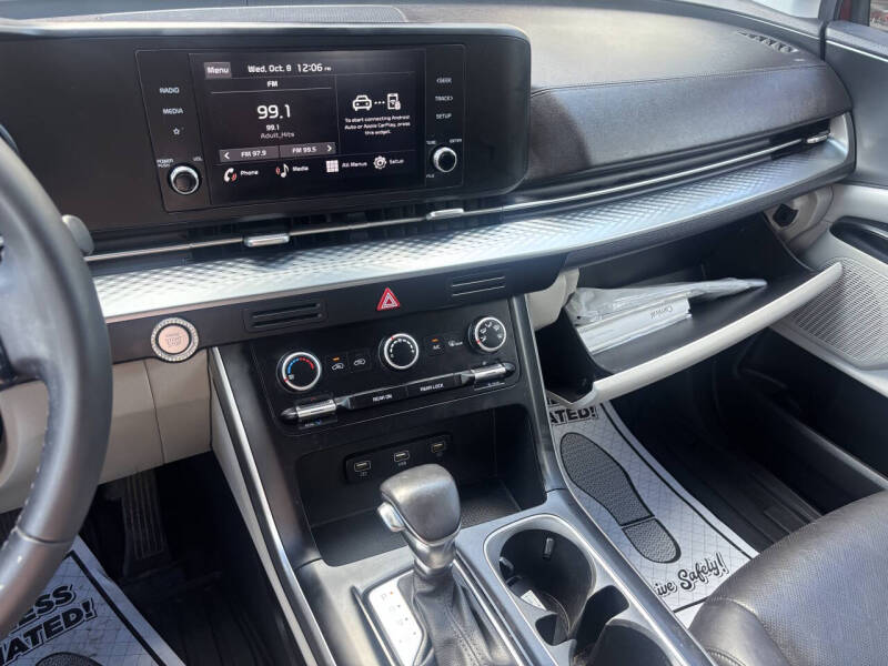 2023 Kia Carnival LX