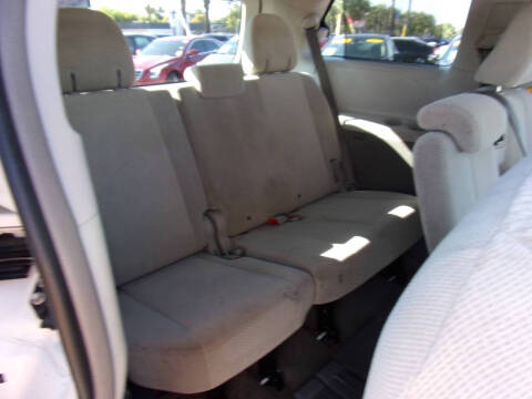 2012 Toyota Sienna LE 8-Passenger