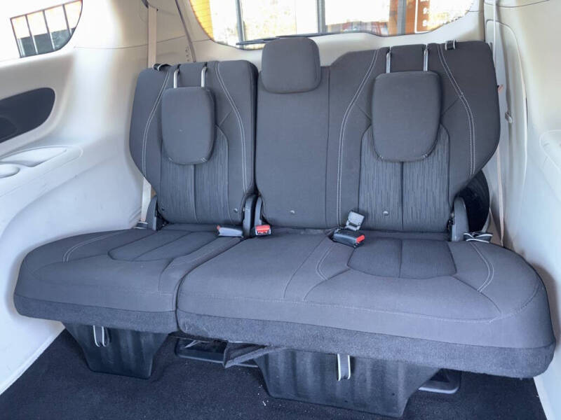 2021 Chrysler Voyager LX