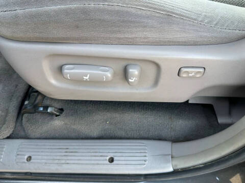 2005 Toyota Sequoia SR5