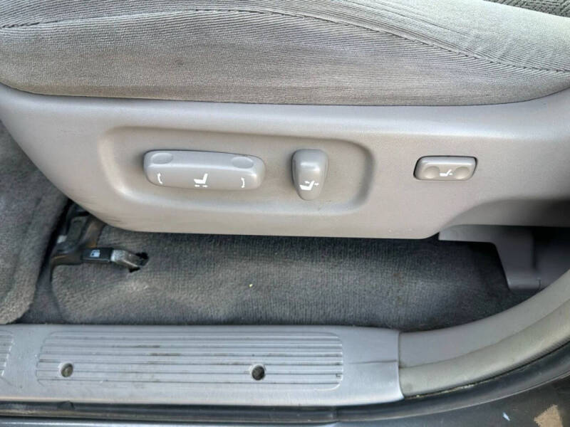 2005 Toyota Sequoia SR5