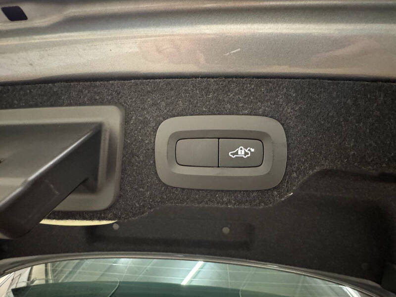 2018 Volvo S90 T5 Momentum