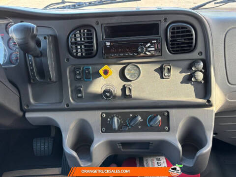 2020 Freightliner M2 106