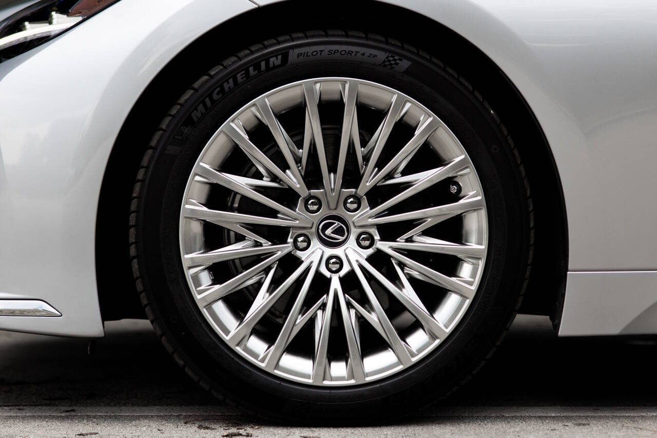 2022 Lexus LS 500 38