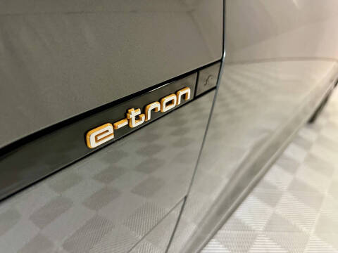 2019 Audi e-tron quattro Prestige